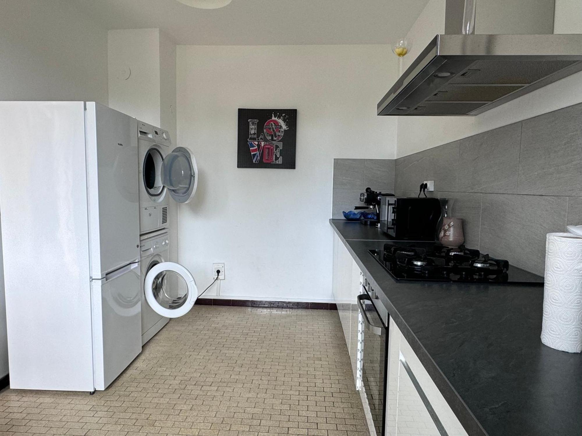 Spacieux Appartement Dans Villa Jonage Exterior photo