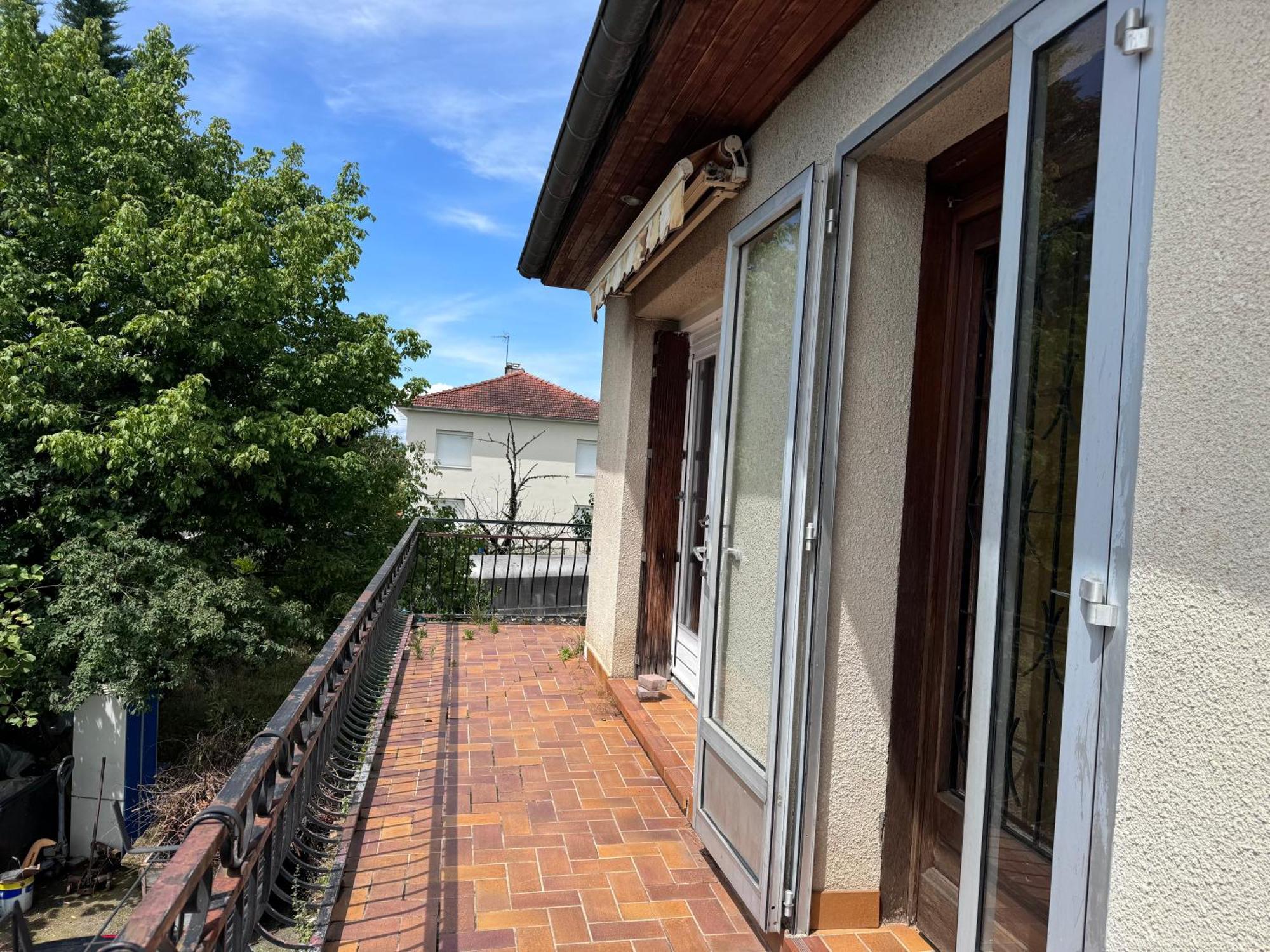 Spacieux Appartement Dans Villa Jonage Exterior photo